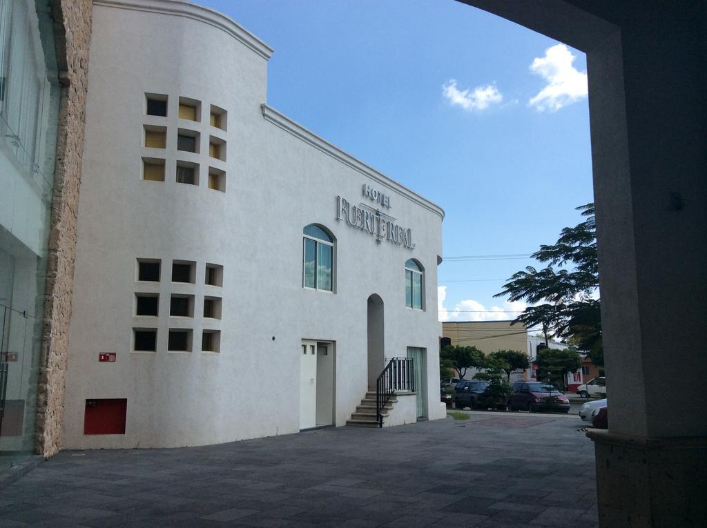 Hotel Fuerte Real Ciudad Guzman Exterior photo